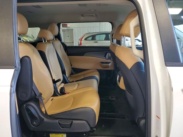 2024 KIA CARNIVAL LX, LX Seat Package