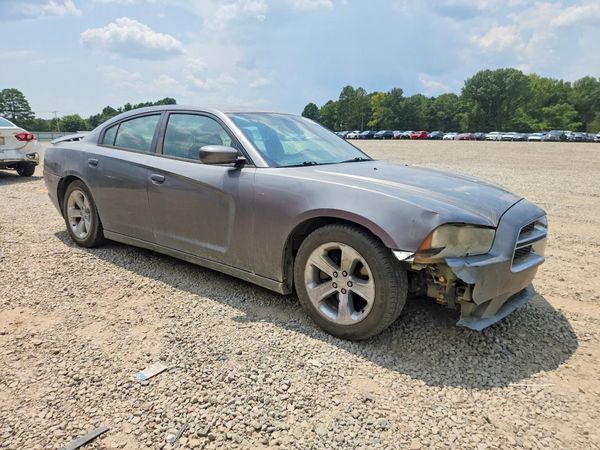 2012 DODGE CHARGER SE — Passenger 3/4
