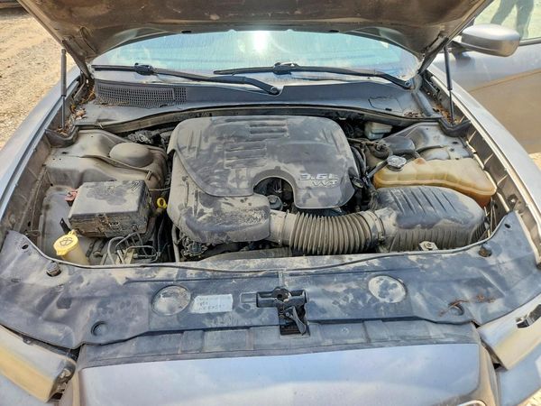 2012 DODGE CHARGER SE — Engine bay