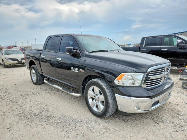 2016 RAM 1500 SLT