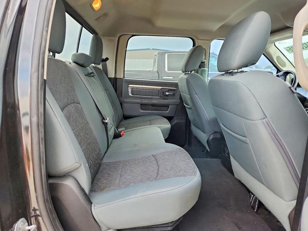 2016 RAM 1500 SLT