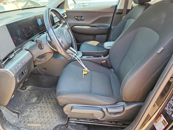 2024 HYUNDAI KONA SE