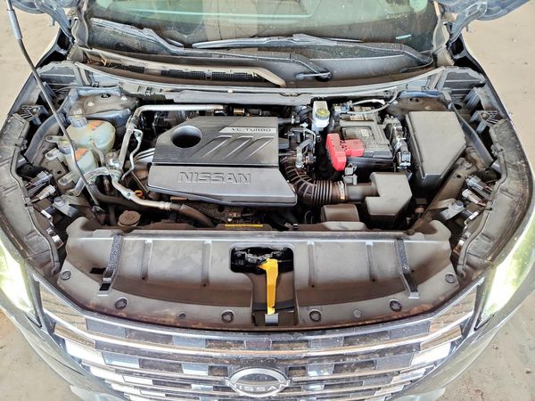 2024 NISSAN ROGUE SV — Engine bay