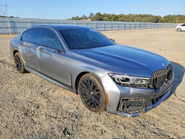 2022 BMW 750