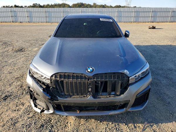 2022 BMW 750