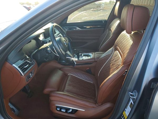 2022 BMW 750