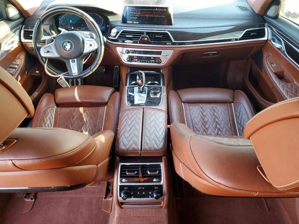 2022 BMW 750