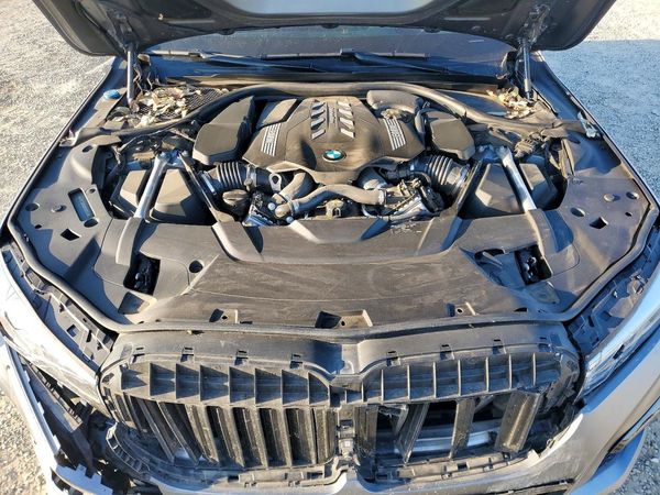 2022 BMW 750