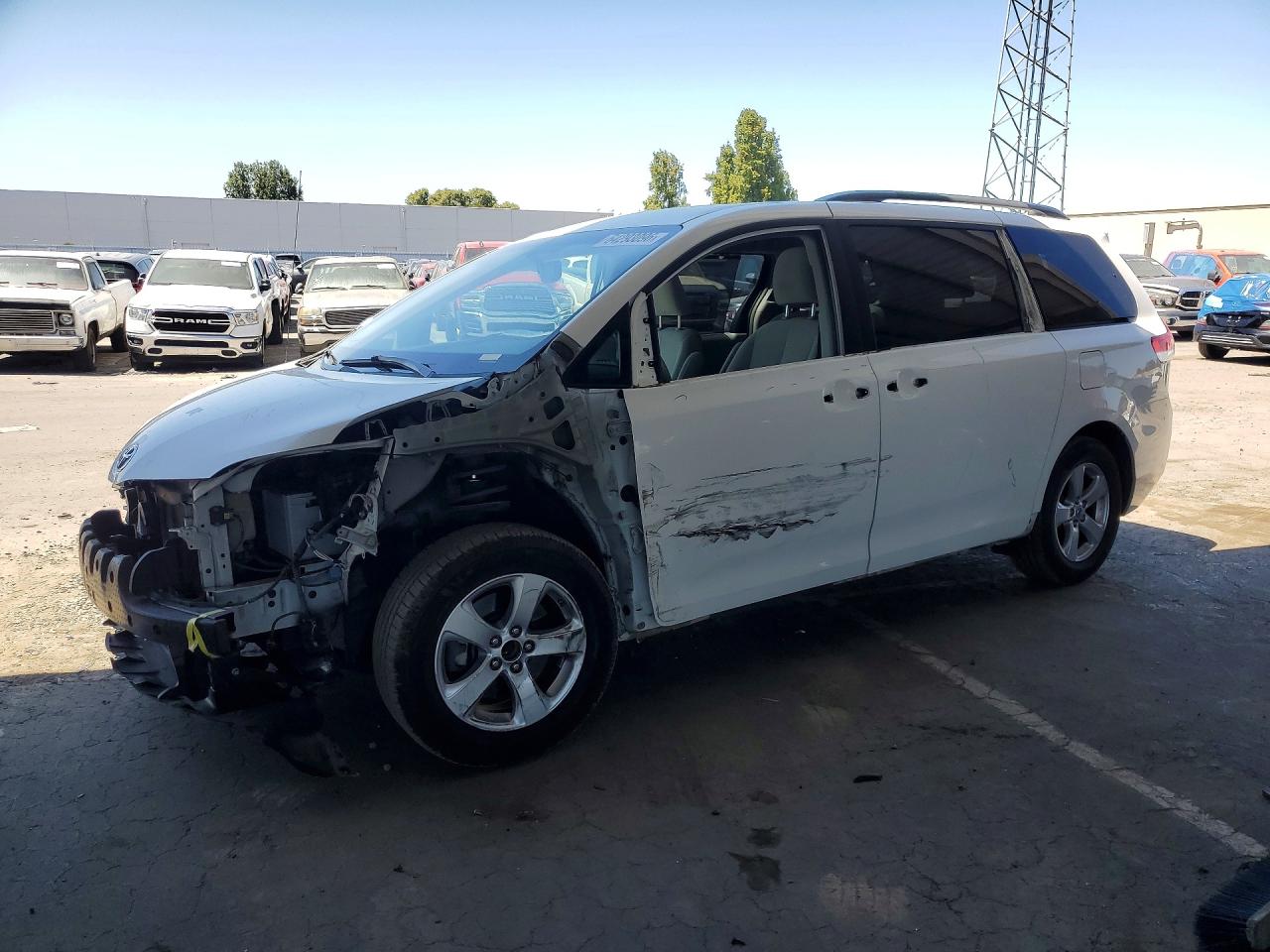 2014 TOYOTA SIENNA