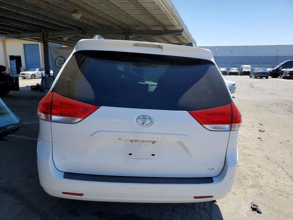 2014 TOYOTA SIENNA
