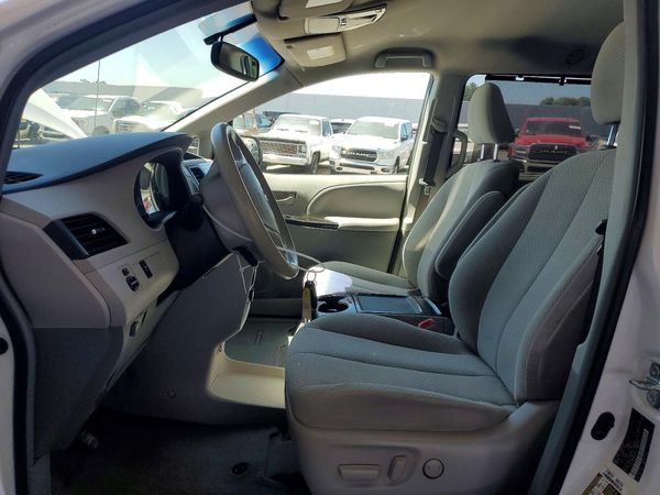 2014 TOYOTA SIENNA