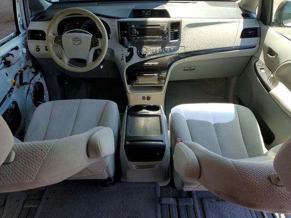 2014 TOYOTA SIENNA