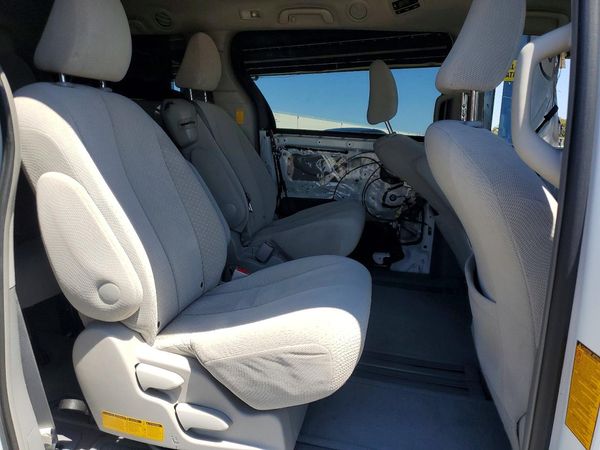 2014 TOYOTA SIENNA