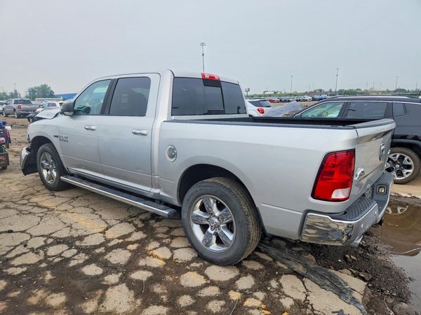 2016 RAM 1500 SLT