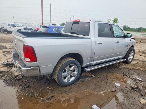2016 RAM 1500 SLT
