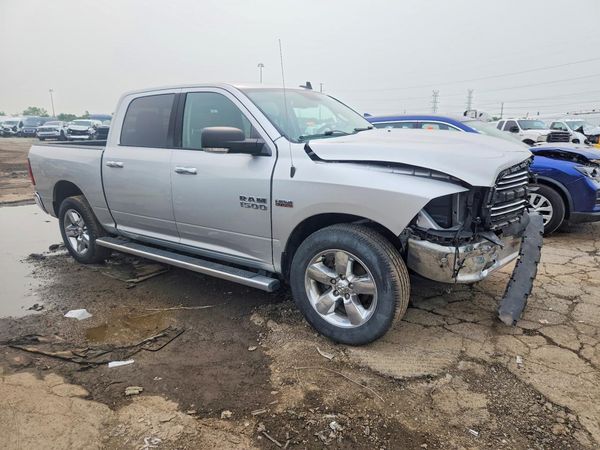 2016 RAM 1500 SLT