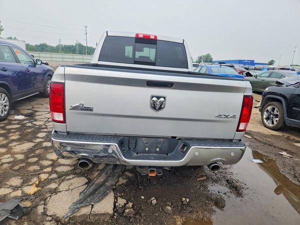 2016 RAM 1500 SLT