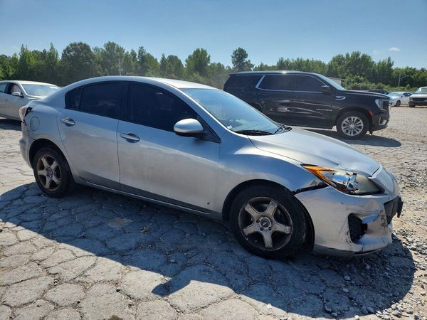 2013 MAZDA 3 SV/Base