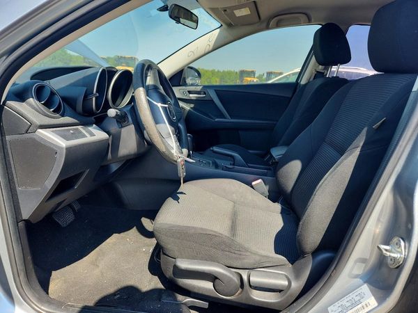 2013 MAZDA 3 SV/Base