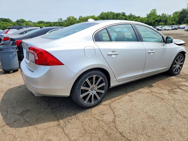 2017 VOLVO S60