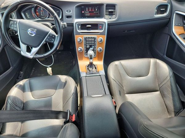 2017 VOLVO S60