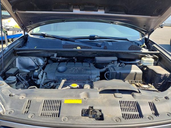 2012 TOYOTA HIGHLANDER Base/Hybrid — Engine bay