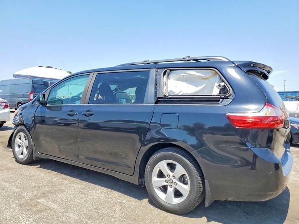 2018 TOYOTA SIENNA LE