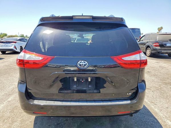 2018 TOYOTA SIENNA LE