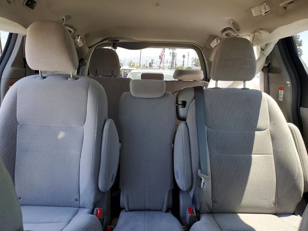 2018 TOYOTA SIENNA LE