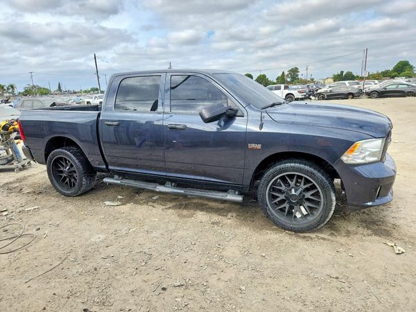 2014 RAM 1500 ST CREW CAB 4X2