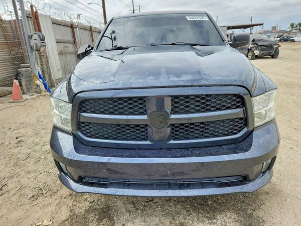 2014 RAM 1500 ST CREW CAB 4X2