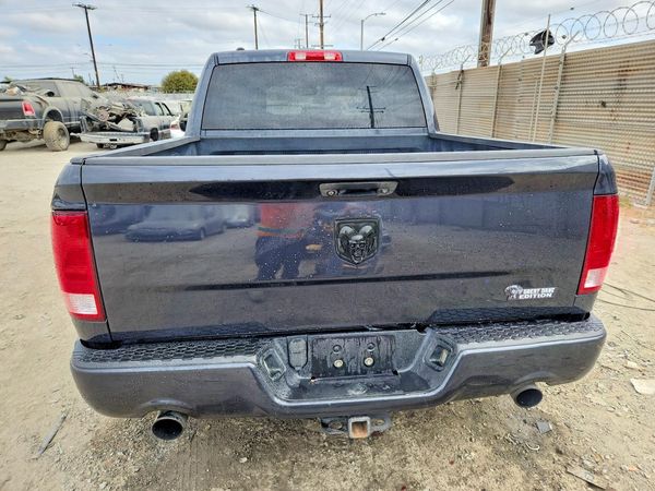 2014 RAM 1500 ST CREW CAB 4X2