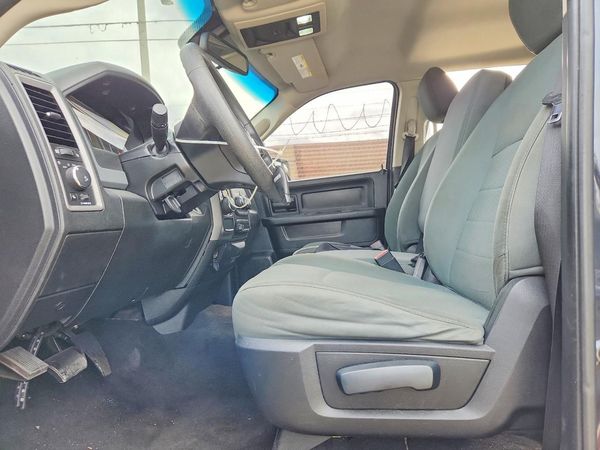 2014 RAM 1500 ST CREW CAB 4X2