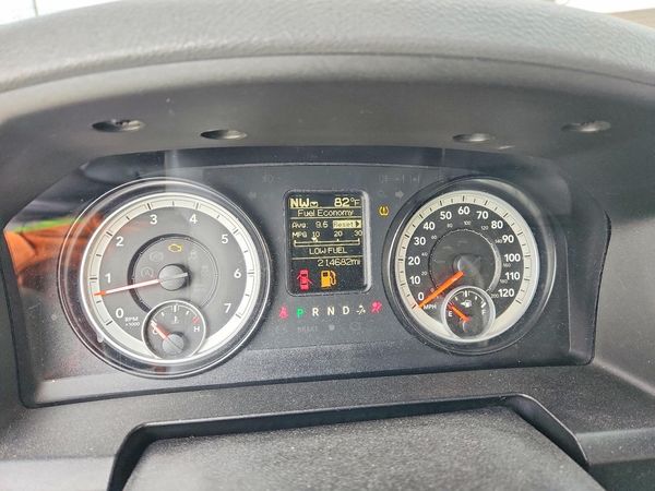 2014 RAM 1500 ST CREW CAB 4X2