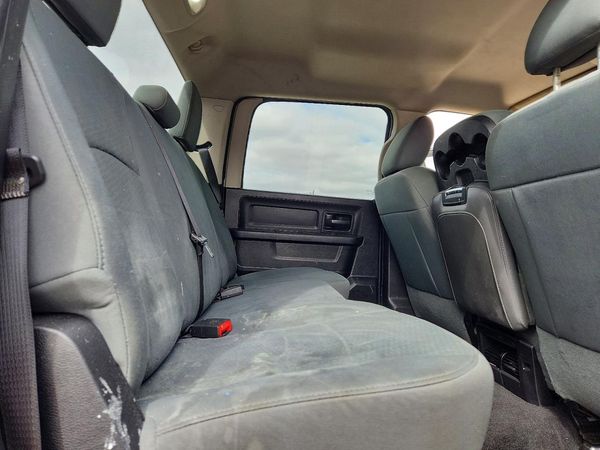 2014 RAM 1500 ST CREW CAB 4X2