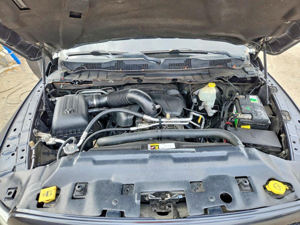 2014 RAM 1500 ST CREW CAB 4X2