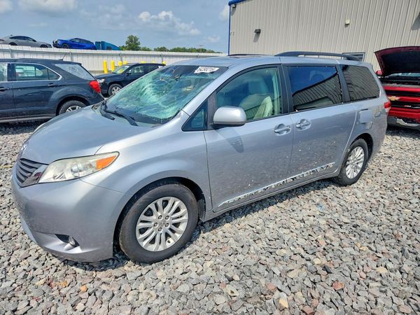 2014 TOYOTA SIENNA