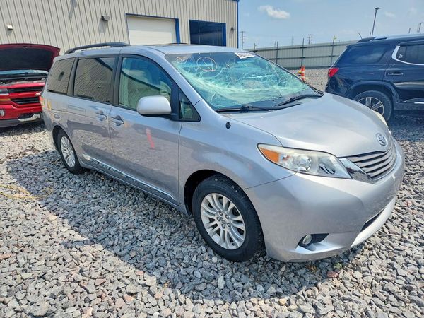 2014 TOYOTA SIENNA