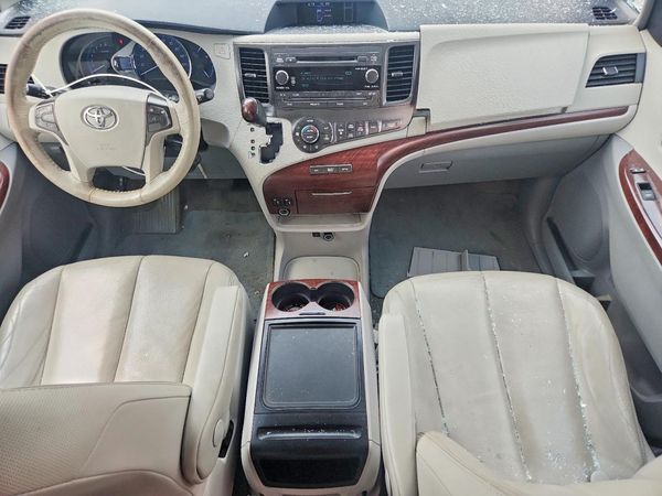 2014 TOYOTA SIENNA