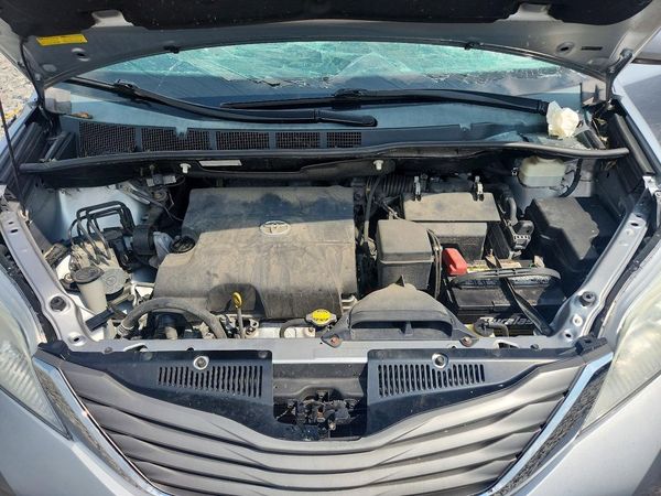 2014 TOYOTA SIENNA
