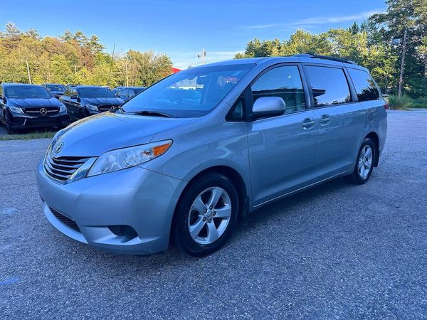 2014 TOYOTA SIENNA