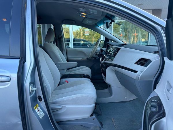 2014 TOYOTA SIENNA