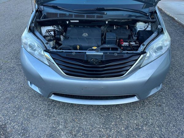 2014 TOYOTA SIENNA