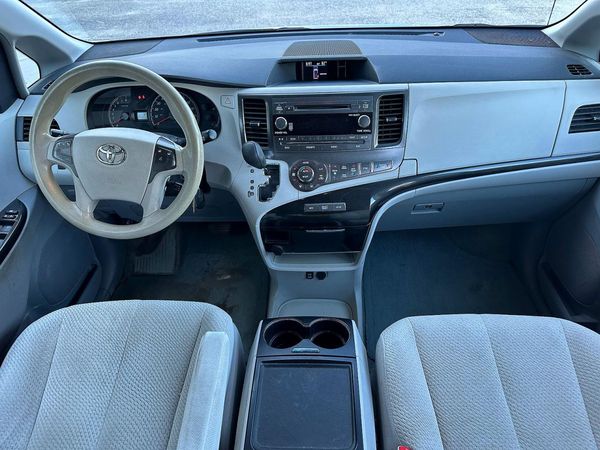 2014 TOYOTA SIENNA