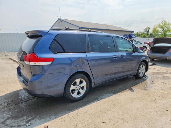 2014 TOYOTA SIENNA