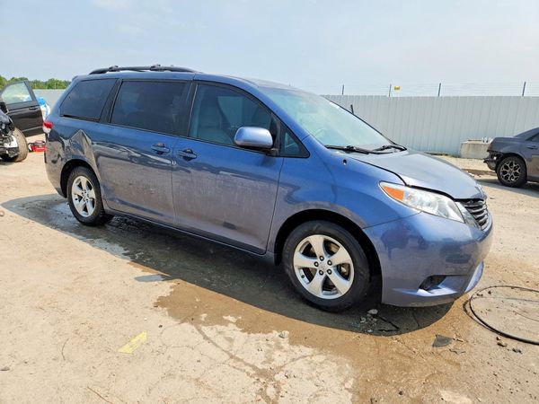 2014 TOYOTA SIENNA