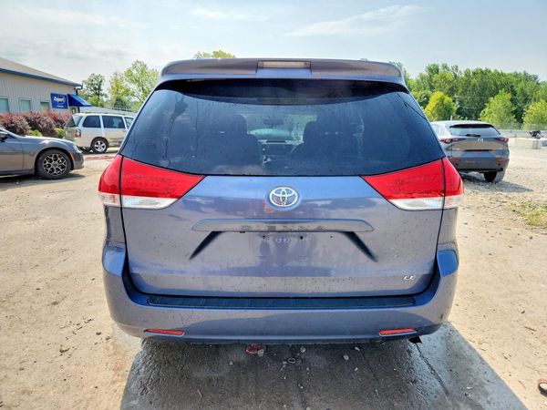 2014 TOYOTA SIENNA