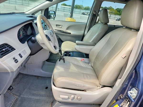 2014 TOYOTA SIENNA