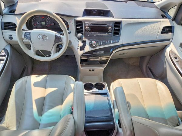 2014 TOYOTA SIENNA