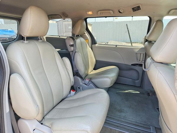 2014 TOYOTA SIENNA